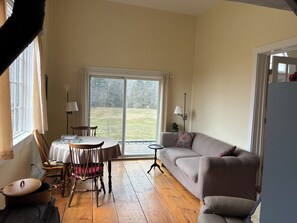 Living area - Charming 1-bedroom apartment in Worcester, private swimming hole. (Worcester)