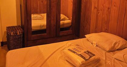 Maison de campagne charentaise située au milieu des vignes avec piscine chauffée