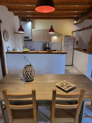 Dining - Vrbo Property (Mosnac)