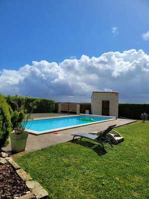 Pool - Vrbo Property (Mosnac)