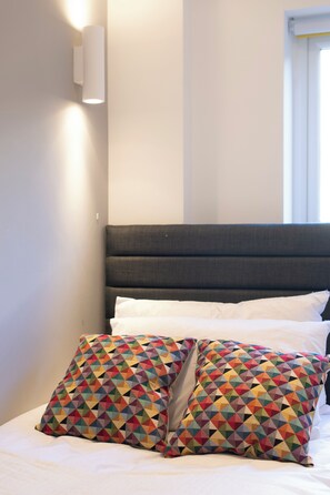 Iron/ironing board, free WiFi, bed sheets - Cozy-Bnb Tiny Studio Apartment for your London Getaway (London)