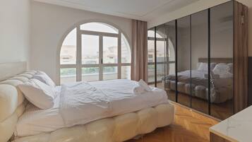 Lyxvilla - 6 sovrum - privat pool - utsikt mot trädgården