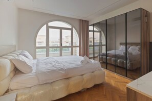 Luxury Villa, 6 Bedrooms, Private Pool, Garden View - ELITE Premium 6BR Mansion at Royal City (Sheikh Zayed City)