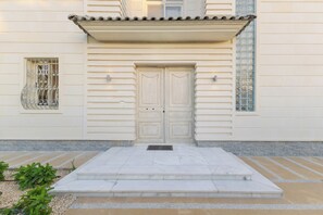 Luxury Villa, 6 Bedrooms, Private Pool, Garden View | Exterior detail - ELITE Premium 6BR Mansion at Royal City (Sheikh Zayed City)