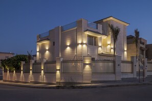 Exterior - ELITE Premium 6BR Mansion at Royal City (Giza Governorate)