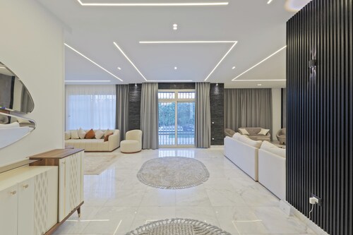 Alsawah|Luxury 6BR Villa with Private Pool