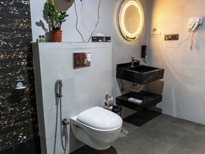Luxury Room, Pool View | Bathroom | Shower, free toiletries, towels, toilet paper
