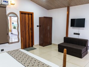 Luxury Room, Pool View - Dreamland Farm and Resort (Gurugram)
