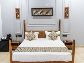 Luxury Room, Pool View - Dreamland Farm and Resort (Gurugram)