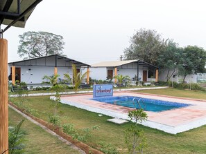 Outdoor pool - Dreamland Farm and Resort (Gurugram)