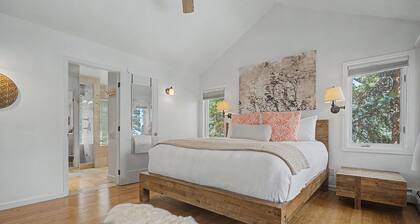 Aspen Luxury Home: Mountain Views & Trail Access