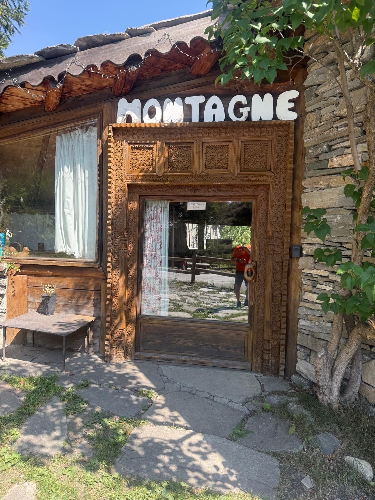 A rustic wooden building with a sign reading 'MONTAGNE'.