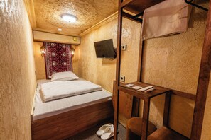 Desk, laptop workspace, free WiFi - Alladin capsule hotel (Almaty)