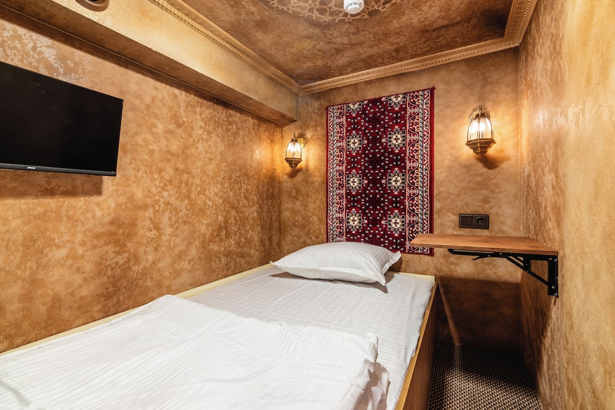 Comfort Single Room, 1 Large Twin Bed, Non Smoking, Housekeeping