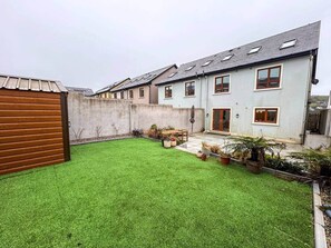 Outdoor dining - No. 32 – Heart of Dingle (Dingle)