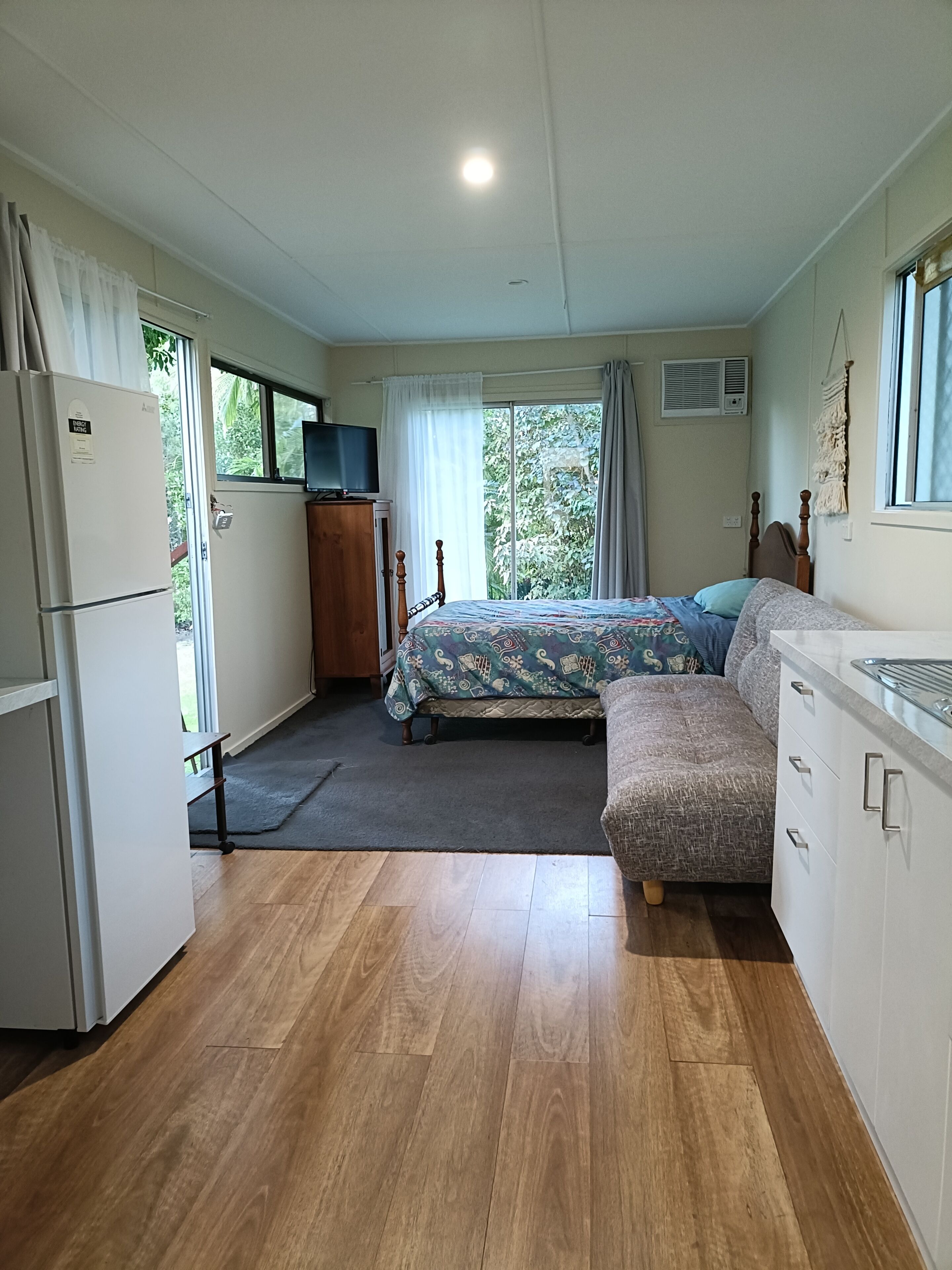 1 bedroom, bed sheets