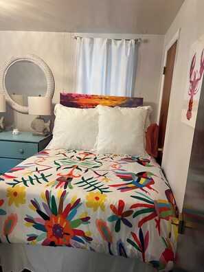 Room - 3-bedroom waterfront cottage with deep water dock house and 60 ft. floating dock (Midway)