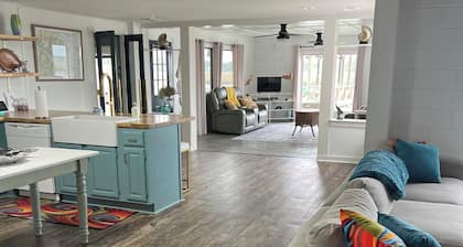 3-bedroom waterfront cottage with deep water dock house and 60 ft. floating dock