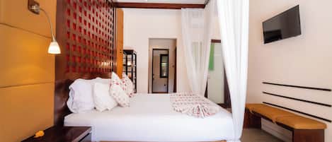Family Villa | Soundproofing, iron/ironing board, free WiFi
