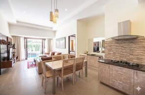 Family Villa | In-room dining - Nauli Villas Sanur (Denpasar)
