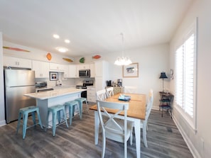 Dining - Cozy 3 Bedroom Condo - Steps from Beach - Pools and Hot Tub (Salter Path)