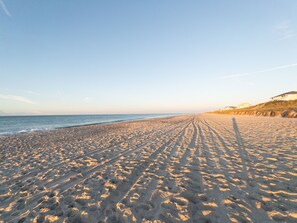 Beach - Cozy 3 Bedroom Condo - Steps from Beach - Pools and Hot Tub (Salter Path)