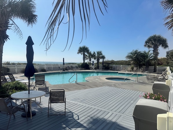 Pool - Cozy 3 Bedroom Condo - Steps from Beach - Pools and Hot Tub (Salter Path)