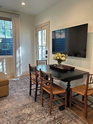 Dining - King’s Cottage Guesthouse-Adorable daylight basement apartment! (Mount Pleasant)