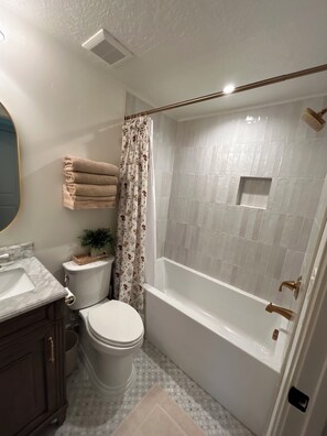 Bathroom - King’s Cottage Guesthouse-Adorable daylight basement apartment! (Mount Pleasant)