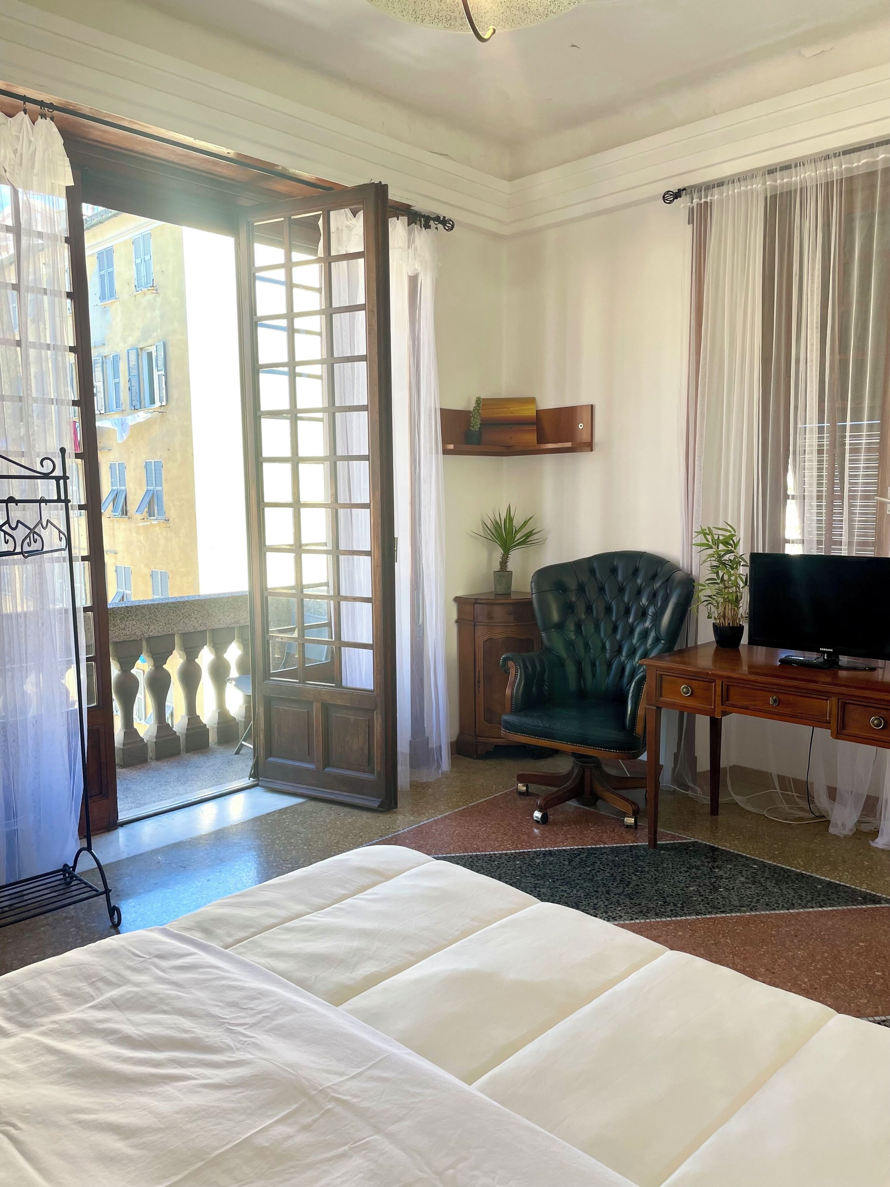 3 bedrooms, desk, iron/ironing board, WiFi