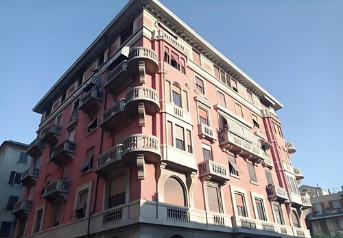 Spacious apartment near sea, airport and downtown Genoa