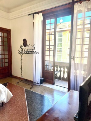 Interior - Stylish Big House with Easy Parking (Genova)