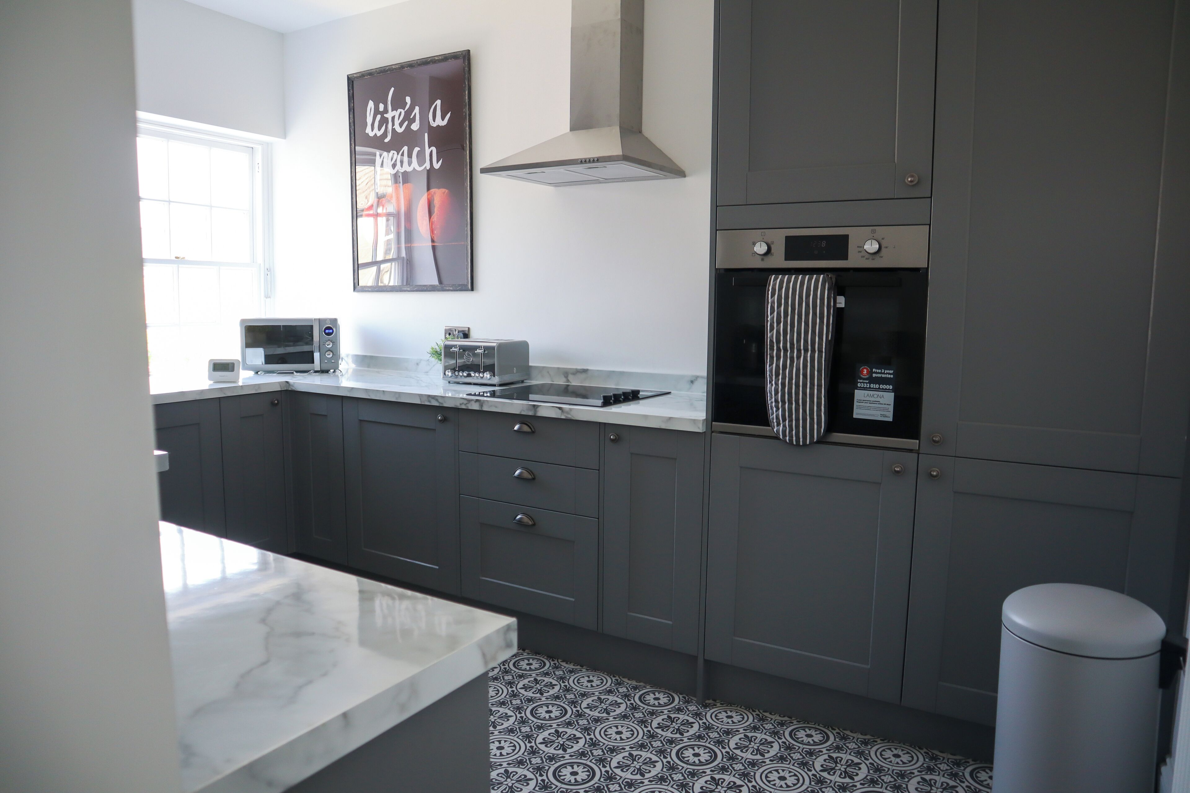 Coffee/tea maker, fridge, microwave, oven