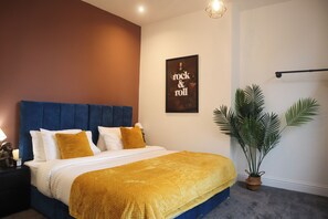 5 Schlafzimmer, Bügeleisen/Bügelbrett, Reisekinderbett, kostenloses WLAN