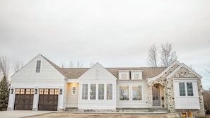 Exterior - Brand new GORGEOUS 6 bedroom luxury cottage with old world charm, Mount pleasant (Mount Pleasant)