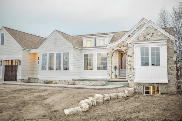 Exterior - Brand new GORGEOUS 6 bedroom luxury cottage with old world charm, Mount pleasant (Mount Pleasant)