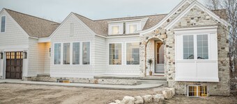 NEW! GORGEOUS! 6 bedroom luxury cottage with old English charm, Mount pleasant