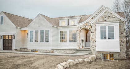 NEW! GORGEOUS! 6 bedroom luxury cottage with old English charm, Mount pleasant