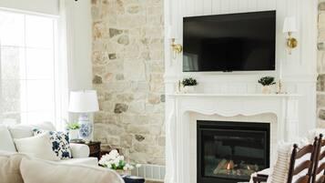 TV, fireplace