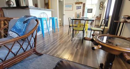 Algonac Corner Cottage – Walk to River, Boat Launch & Downtown