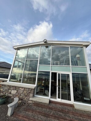 Exterior - Luxury Seaside 3-bed BUNGALOW LITERALLY on GALWAY BAY. Perfect RYDER Cup Base. (Bearna)