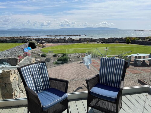 Luxury Seaside 3-bed BUNGALOW LITERALLY on GALWAY BAY. Perfect RYDER Cup Base.