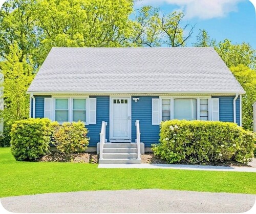 Charming Coastal Home 4BR Yard & Porch• Near Beach