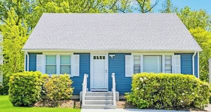 Charming Coastal Home 4BR Yard & Porch• Near Beach