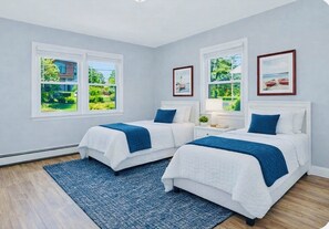 4 bedrooms, desk, travel cot, free WiFi