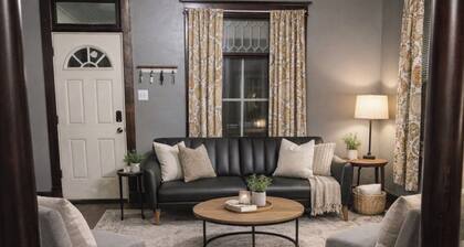 3-bedroom house in Historic Leavenworth, KS Pets Welcome!
