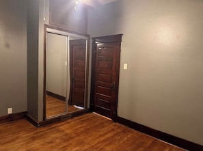 Interior - 3-bedroom house in Historic Leavenworth, KS Pets Welcome! (Leavenworth)