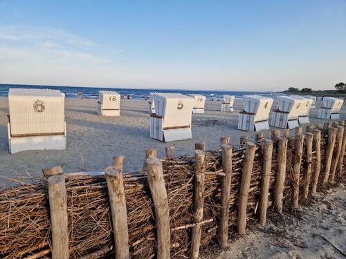 Cozy and barrier-free vacation apartment with balcony in Damp. Directly by the sea.