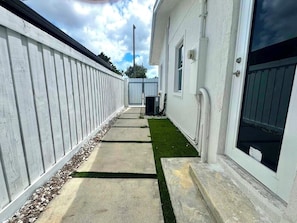 Property grounds - Everything You Need Just ~15 Minutes Away, CLOSE TO FREEDOM PARK STADIUM!! (Miami)