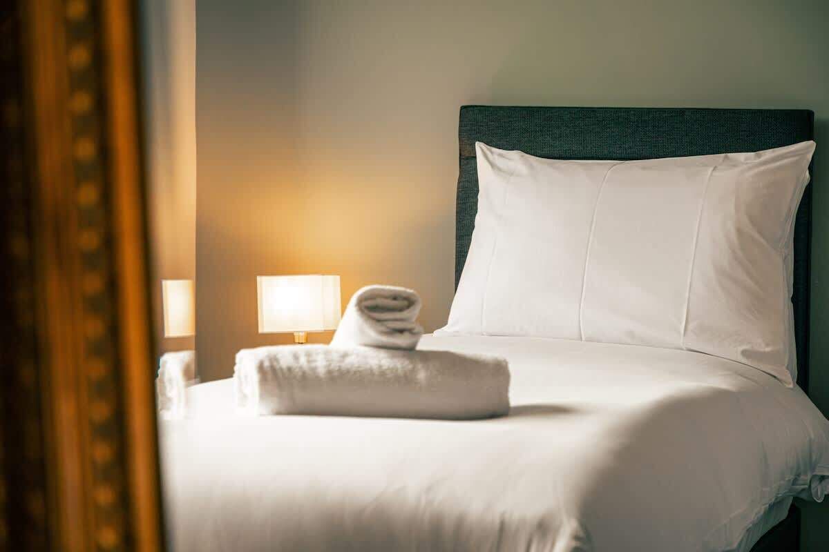 3 bedrooms, iron/ironing board, free WiFi, bed sheets